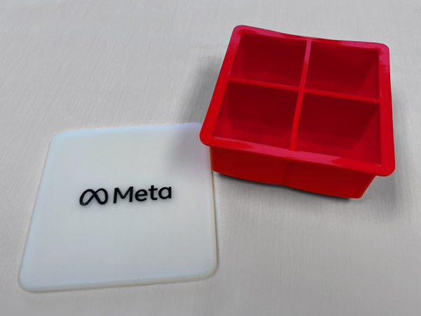 Red silicone tray with clear lid